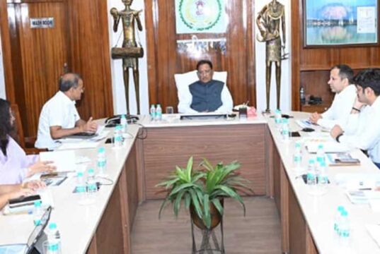 खाद-बीज की पर्याप्त उपलब्धता, जल संरक्षण, वैज्ञानिक खेती और ग्रामीण रोजगार पर विशेष जोर
