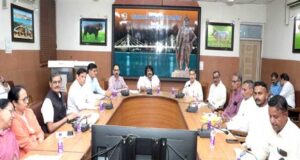 पशुपालन एवं डेयरी विभाग की किसानों के साथ हुई बैठक