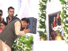गनियारी में दशगात्र एवं श्रद्धांजलि सभा में शामिल हुए मुख्यमंत्री साय, स्व. डॉ. तीजन बाई को किया नमन