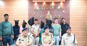 पुलिस का बड़ा खुलासा: सोना-चांदी, कार सहित 16.50 लाख की संपत्ति बरामद, 5 आरोपी गिरफ्तार