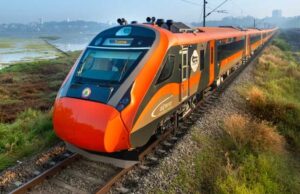 Vande Bharat का जलवा! 162 ट्रेनों में 3.98 करोड़ यात्रियों ने किया सफर, रेलवे की कमाई को मिली रफ्तार
