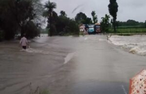 टीकमगढ़ में झमाझम बारिश से सड़कें प्रभावित, एमपी के 17 जिलों में भारी बारिश और फ्लैश फ्लड की चेतावनी