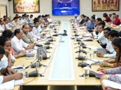 पाठ्यपुस्तक वितरण में लापरवाही पर सख्ती, बिलासपुर कलेक्टर ने निजी स्कूलों को नोटिस देने कहा