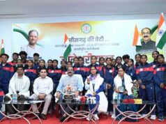 उप मुख्यमंत्री ने ज्ञानेश्वरी और उनके माता-पिता का किया सम्मान