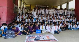 इंदौर में स्टाइपेंड को लेकर गरमाया विवाद, जूनियर डॉक्टरों ने संभाला मोर्चा; MY अस्पताल की स्वास्थ्य सेवाओं पर असर