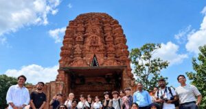 लक्ष्मण मंदिर, आनंद प्रभु कुटी विहार, स्वास्तिक विहार, तीवरदेव महाविहार सहित प्रमुख पुरातात्विक स्थलों का किया भ्रमण