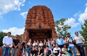लक्ष्मण मंदिर, आनंद प्रभु कुटी विहार, स्वास्तिक विहार, तीवरदेव महाविहार सहित प्रमुख पुरातात्विक स्थलों का किया भ्रमण