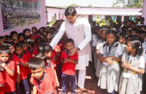 बच्चों से मिलने के लिए मुख्यमंत्री ने रुकवाया काफिला, डॉ. मोहन यादव के आत्मीय संवाद की चर्चा