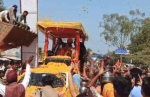 धीरेंद्र शास्त्री की रथयात्रा में भक्त बने सलमान खान, दूसरे दिन 7 संकल्पों के साथ सनातन एकता पर जोर