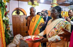 मां दंतेश्वरी के दरबार पहुंचीं राष्ट्रपति मुर्मु, देशवासियों की खुशहाली के लिए की प्रार्थना