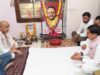 दिव्यऋषि तिवारी के निवास पहुंचे CM यादव, परिजनों से मिलकर जताई संवेदना