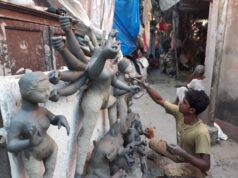 दुर्गा पूजा की प्रतिमा से जुड़ी 2 अनोखी परंपराएं, रेड लाइट एरिया की मिट्टी से लेकर ‘डाकेर साज’ तक की कहानी